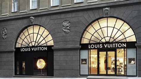 Магазин Louis Vuitton Киев .